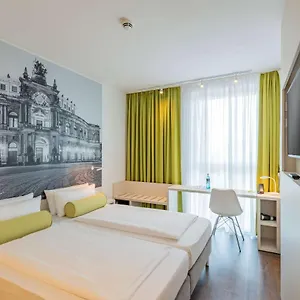 Super 8 By Wyndham Hotel Drezno